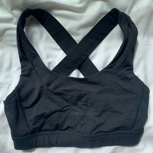 black lululemon sports bra